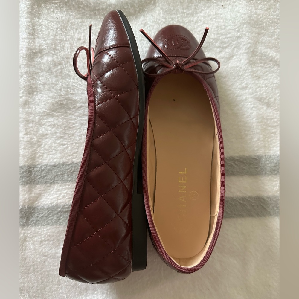 🥀Classic Chanel Quilted Leather Ballet Flats in the most beautiful deep red! 39
